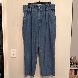 Abercrombie & Fitch Blue High Waisted Pleat Denim Mom Jeans [Size: 32/14 Regular